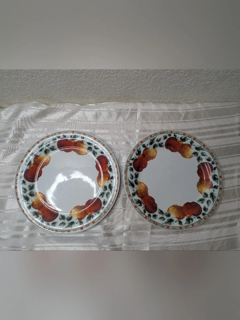Gibson Apples Plates Dinner Lot of 2 Red Apples, Flowers Green Leaves, Vintage